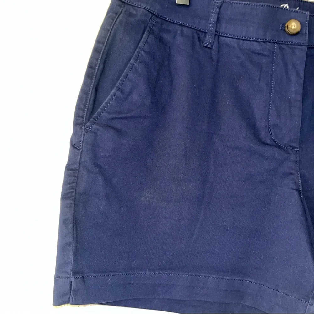 NWOT Woman’s Tommy Bahama 5” Shorts
Size 12 - Picture 8 of 8